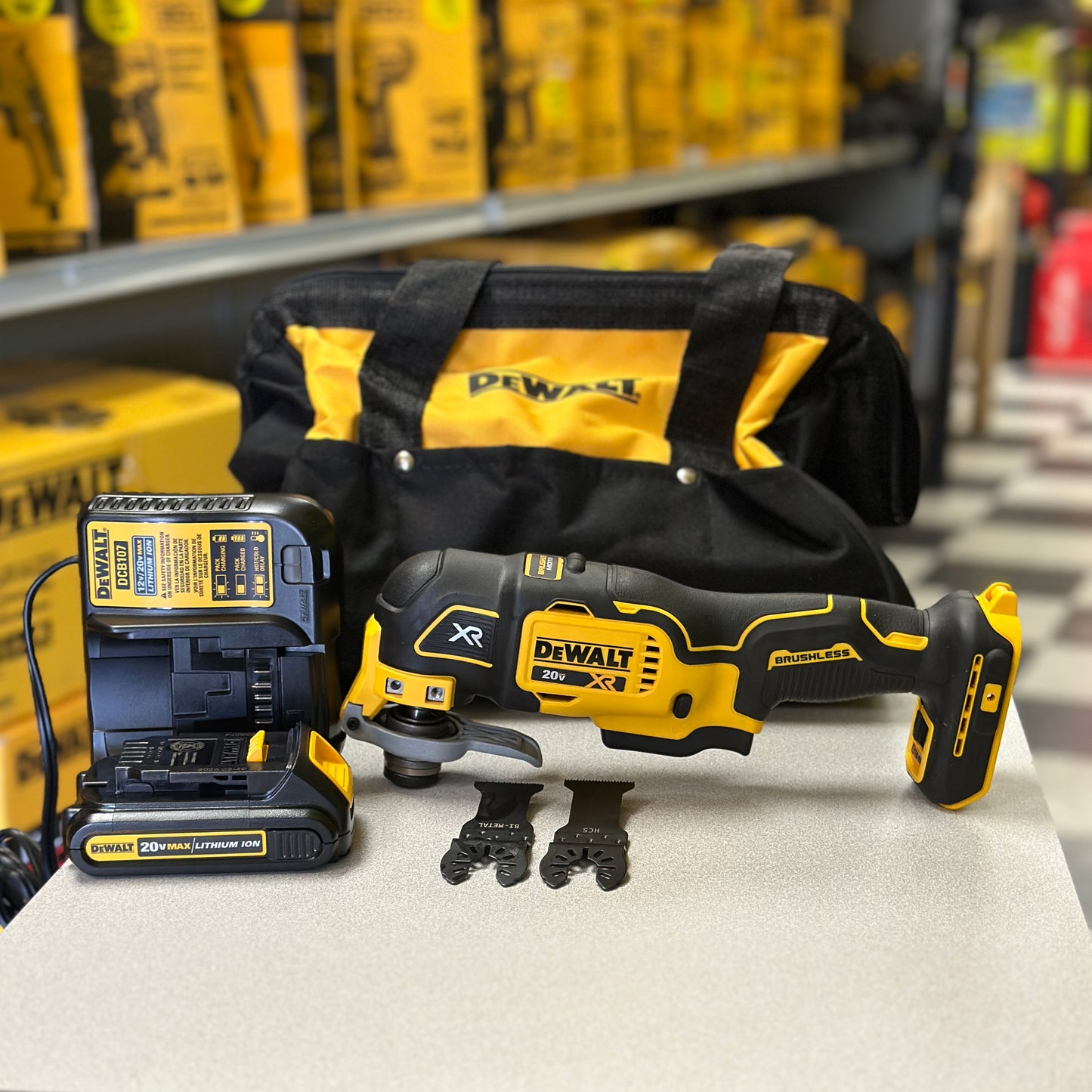 Dewalt 20V MAX XR Cordless Brushless 3-Speed Oscillating Multi Tool with (1) 20V 1.5Ah Battery and Charger