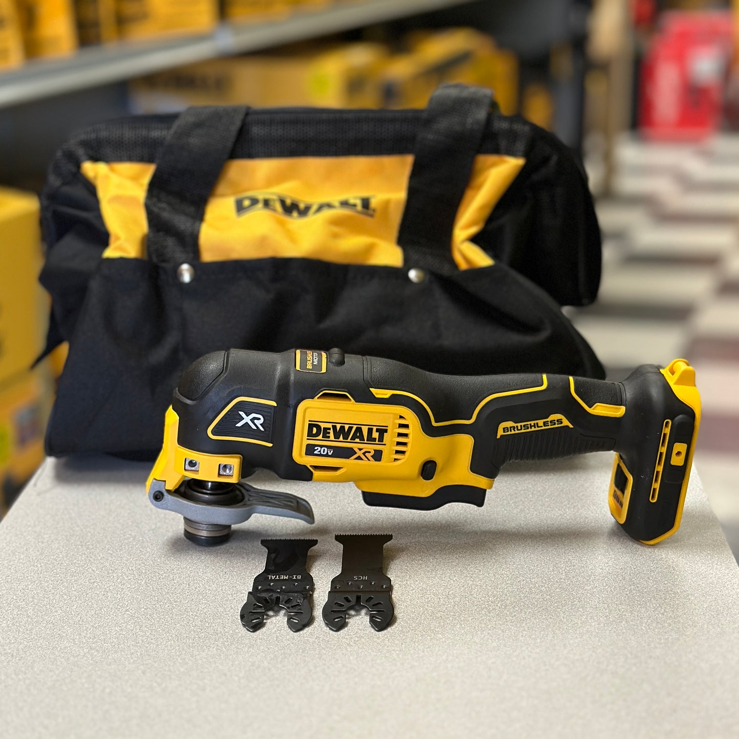 Dewalt 20V MAX XR Cordless Brushless 3-Speed Oscillating Multi Tool with (1) 20V 1.5Ah Battery and Charger