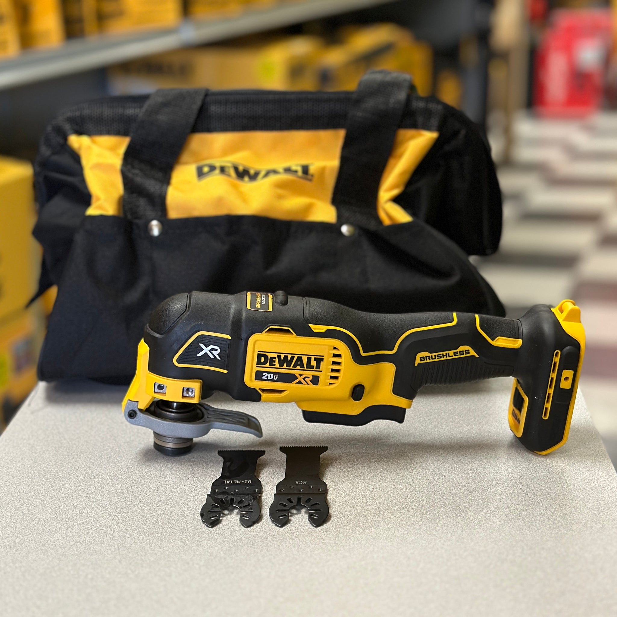 Dewalt 20V MAX XR Cordless Brushless 3-Speed Oscillating Multi Tool with (1) 20V 1.5Ah Battery and Charger