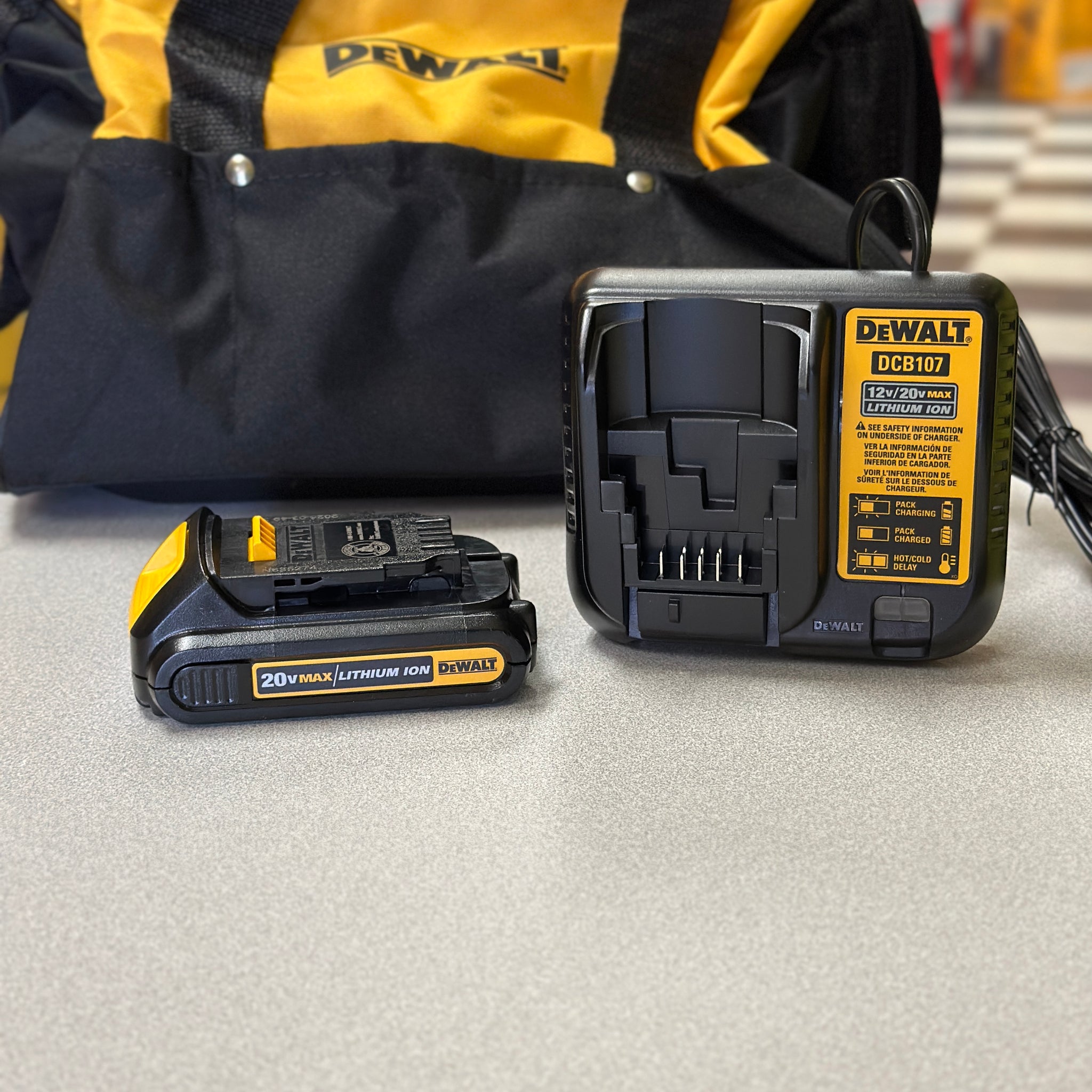 Dewalt 20V MAX XR Cordless Brushless 3-Speed Oscillating Multi Tool with (1) 20V 1.5Ah Battery and Charger