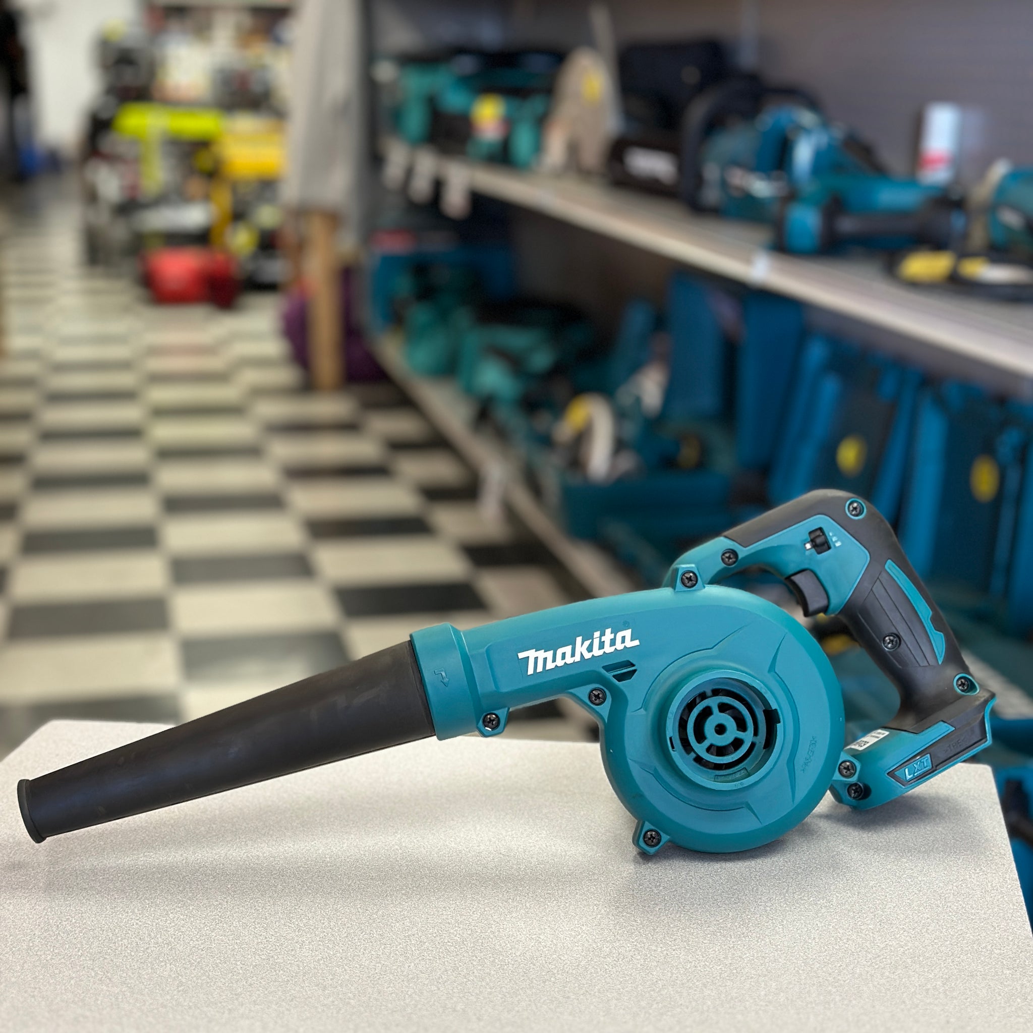 Makita XBU05Z 18V LXT Compact Blower Variable Speed Cordless Tool Only (Renewed)