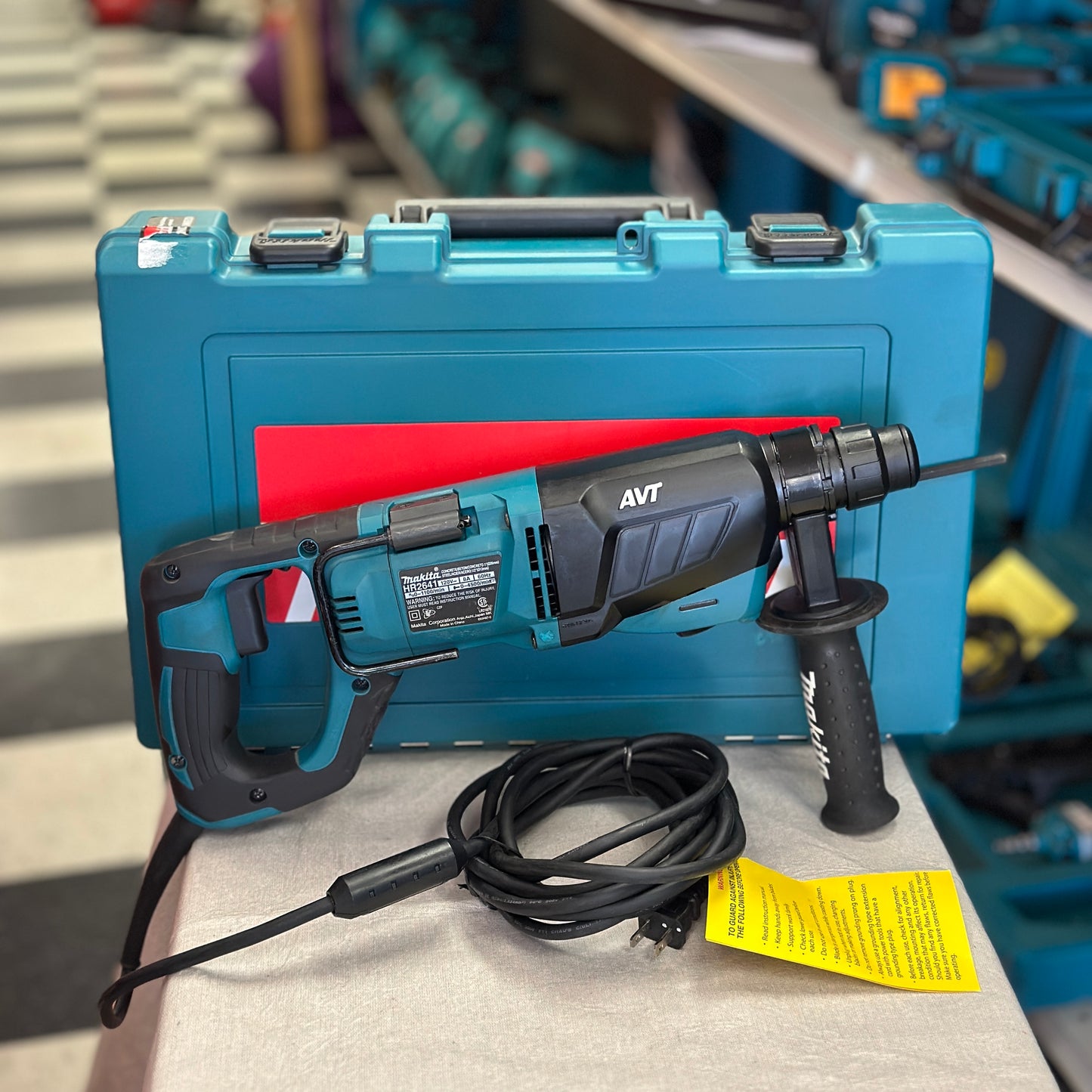 Makita HR2641 1 Inch SDS-Plus AVT Rotary Hammer Drill - 8 Amp Corded with Case (Renewed)