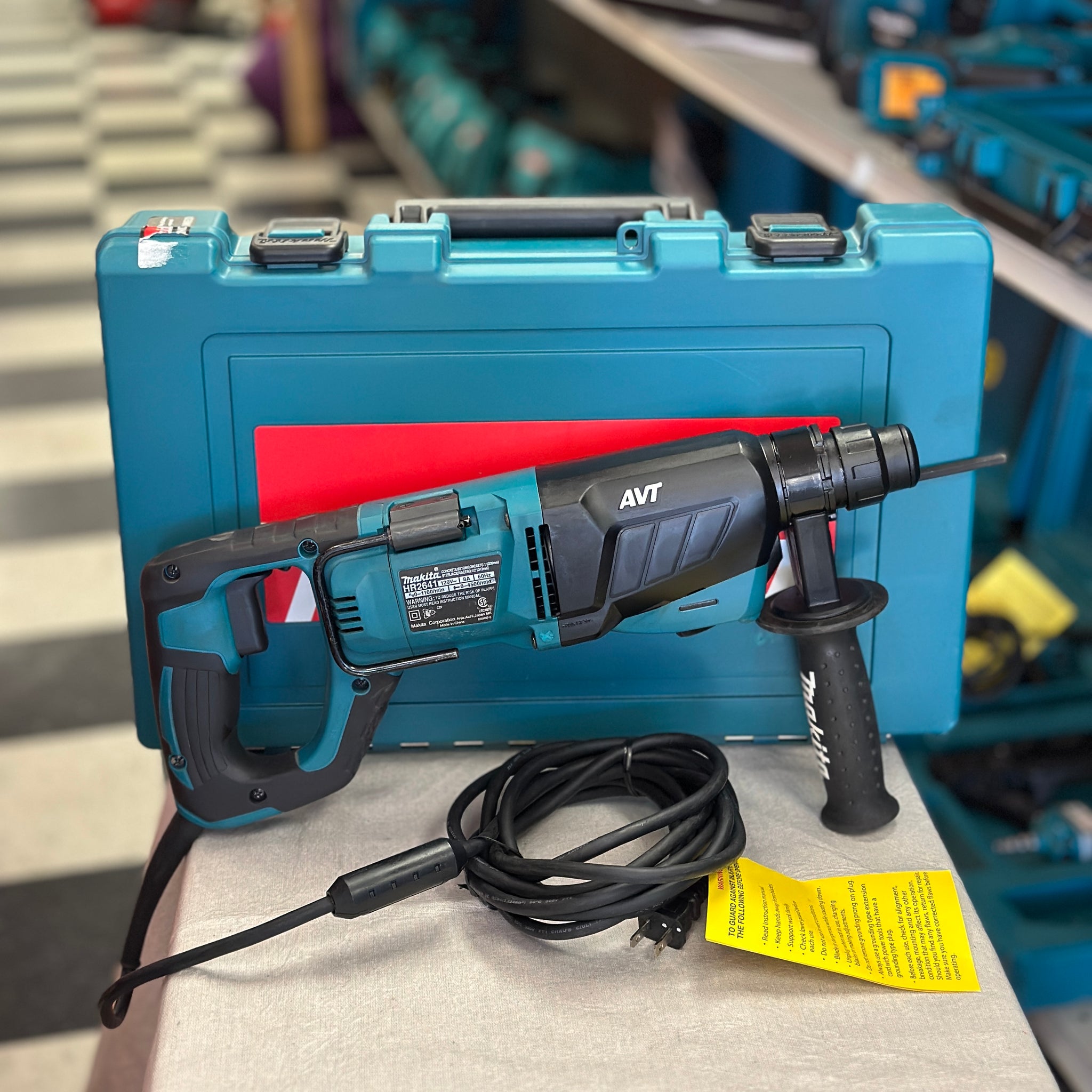 Makita HR2641 1 Inch SDS-Plus AVT Rotary Hammer Drill - 8 Amp Corded with Case (Renewed)