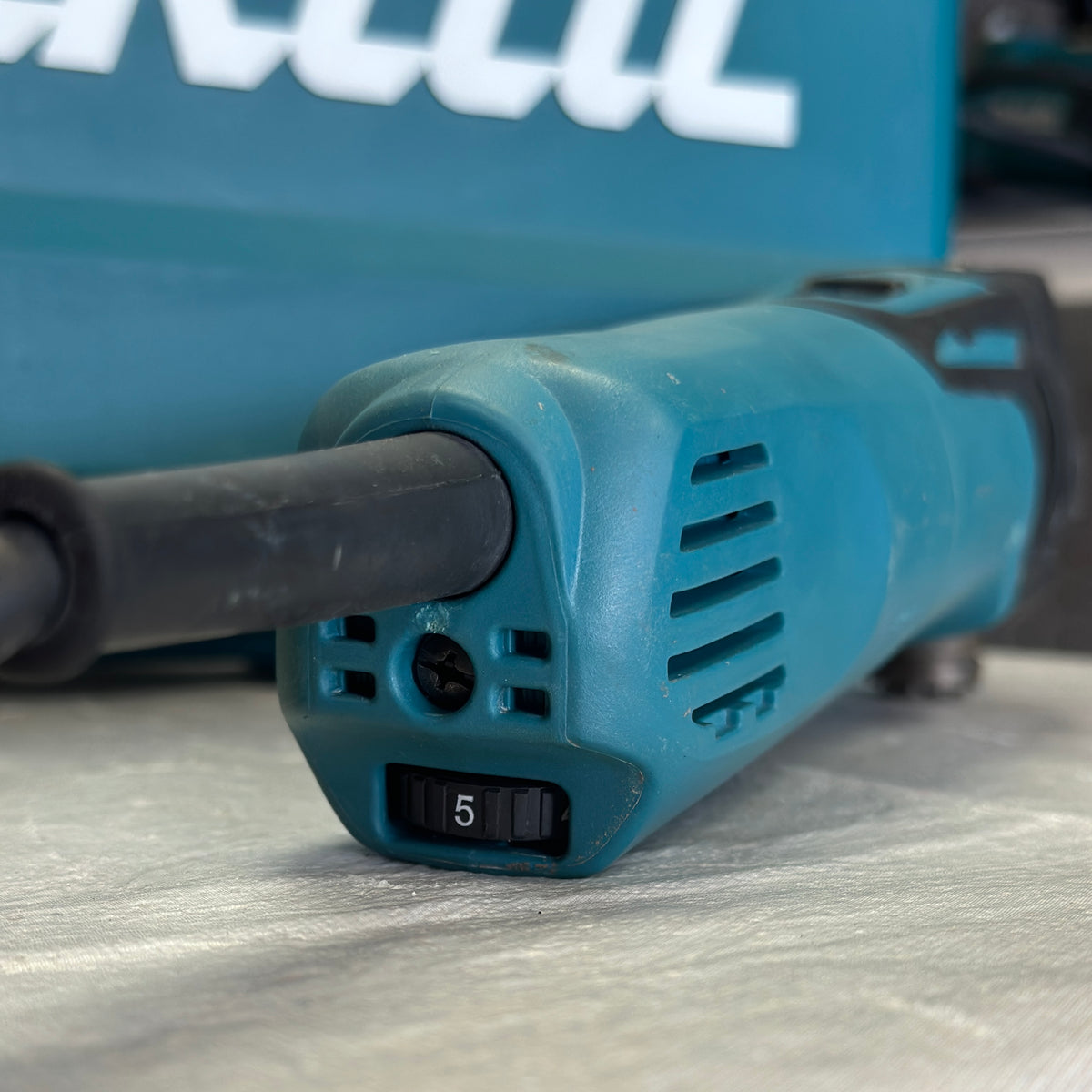 Makita 3 Amp Corded Variable Speed Oscillating Multi-Tool Kit With Blade, Sanding Pad, Sandpaper, Adapter, Hard Case
