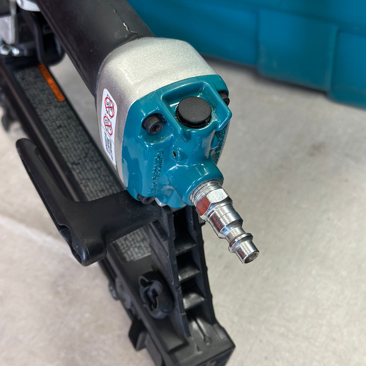 Makita AF601 16 Gauge 2-1/2" Straight Finish Nailer (Renewed)