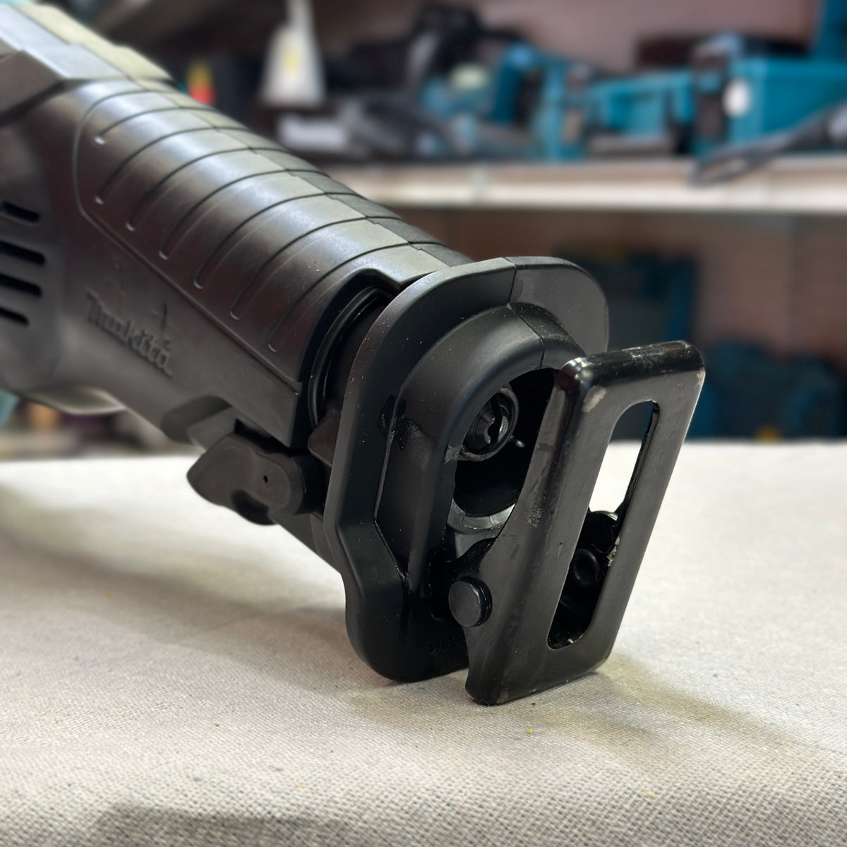 Side view of a Makita GRJ01Z 40V max XGT brushless cordless reciprocating saw