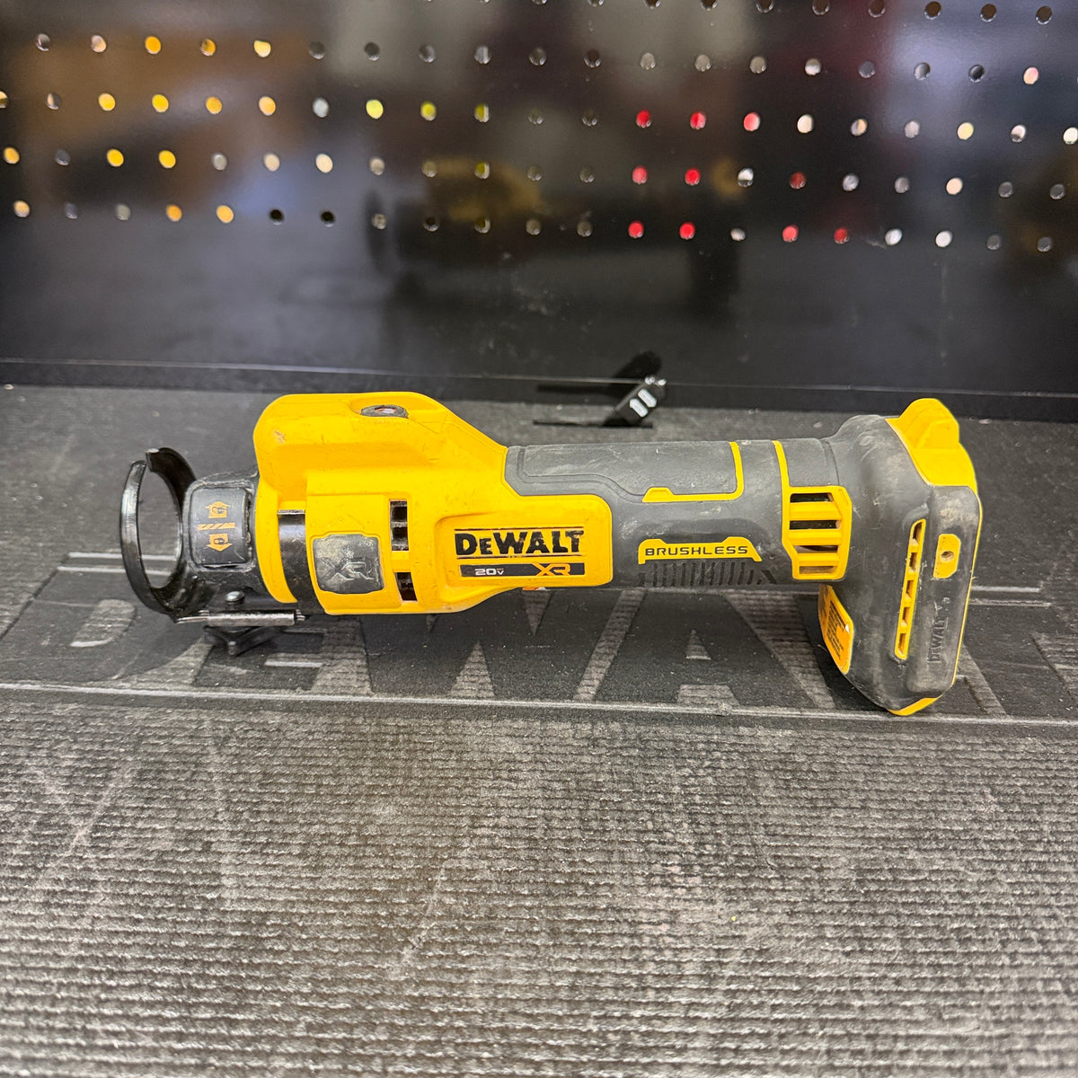 DEWALT DCE555 20V MAX XR Cordless Cut-Out Tool