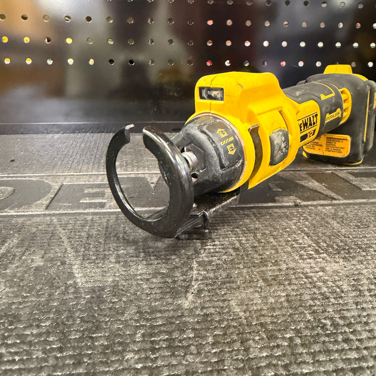 DEWALT DCE555 20V MAX XR Cordless Cut-Out Tool