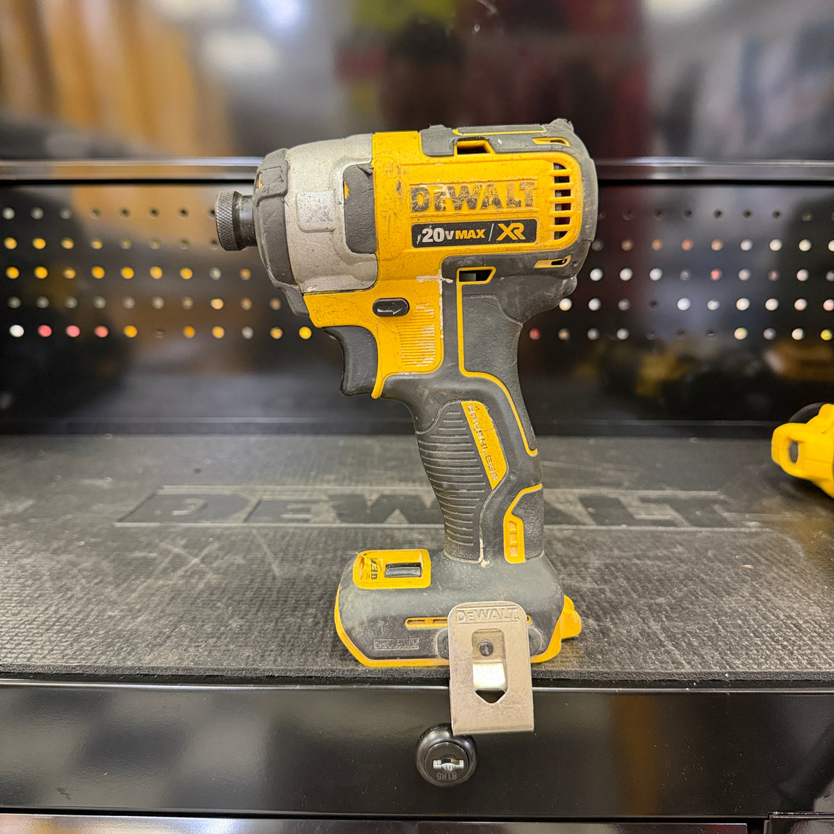 DEWALT DCF887 20V MAX XR Brushless 1/4 in. Impact Driver, tool only, side view